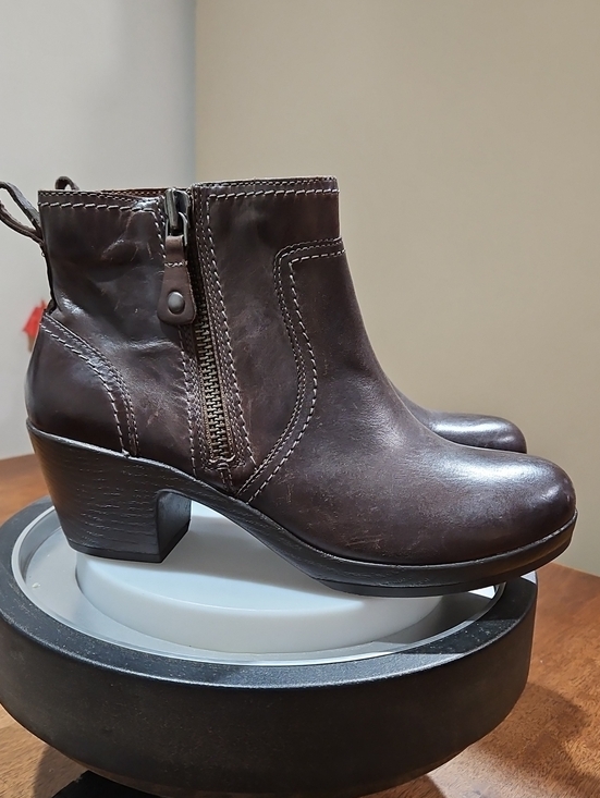 cobb hill. Shoes - Women's Brown Leather Ankle Booties with Side Zip